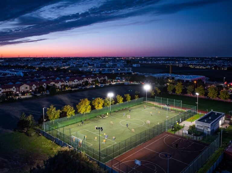 Lena Lighting modernizuje Orliki i obiekty sportowe w całej Polsce – realne oszczędności i lepsze warunki dla zawodników