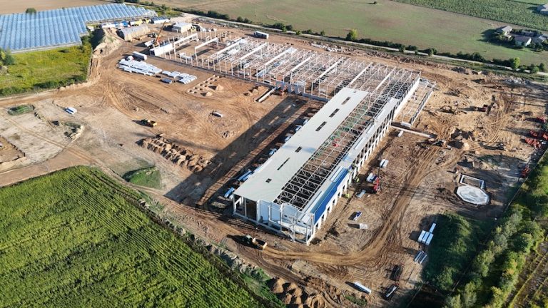 ENERGOOSZCZĘDNY PARK LOGISTYCZNY DLA INPOSTU. HARDEN CONSTRUCTION REALIZAUJE BUDOWĘ W LUBICZU DOLNYM KOŁO TORUNIA