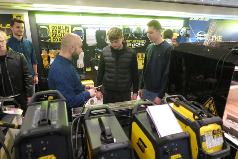 Finałowy rok klasy patronackiej KAN w białostockim Technikum Mechanicznym. Pierwsi fachowcy mają pracę