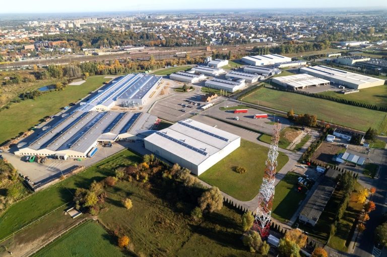 Grupa VELUX: Od produkcji okien po obsługę biznesową 36 spółek w 19 krajach. Jak Lider Rynku Stolarki rozwija działalność w Polsce